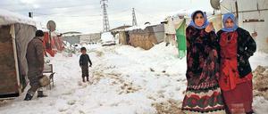 Wenn die Natur zur Bedrohung wird: Wie hier in einem Lager im libanesischen Bekaa-Tal kämpfen hunderttausende Syrer im Nahen Osten ums Überleben. Foto: Lucie Parsaghian/dpa