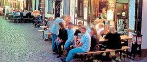 Ansichten vom Apfelwein. Frankfurts Vergnügungsviertel Sachsenhausen. 