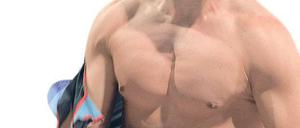 Ritsch! So feierte Robert Harting seinen Sieg. Die Sportkleidung der Auktion ist gebraucht - aber völlig intakt.