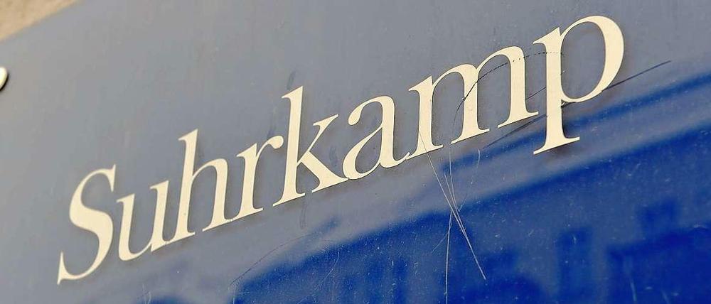 Der Suhrkamp Verlag ist angekratzt: Minderheitsgesellschafter Hans Barlach und Suhrkamp-Verlegerin Ulla Unseld-Berkéwciz stehen sich vor Gericht gegenüber.