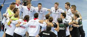 Die Deutsche Mannschaft lag ab dem ersten Treffer in Führung und gab diese nicht wieder her. Am Ende stand ein 28:23-Sieg gegen Mazedonien und der Einzug ins Viertelfinale. 
