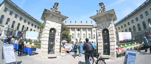 Das Hauptgebäude der Humboldt-Universität zu Berlin an der Straße Unter den Linden.