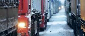 West-Ost-Verschiebung. Künftig sollen 83 Prozent statt bisher 74 Prozent der Bundesmittel für Verkehrswege in die alten Bundesländer fließen, kündigt das Ministerium an.