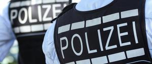 Hart durchgreifen. Gerichte haben nun bestätigt, dass ein Funktionär des AfD-Nachwuchses sowie ein Polizeischüler, der wegen eines „Sieg Heil“-Rufes verurteilt wurde, die Polizei verlassen müssen. Die Verfahren sind jedoch nicht abgeschlossen. 