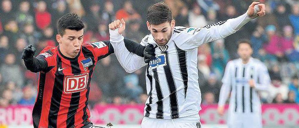 Endlich energisch. Alfredo Morales (links) war bei Hertha lange Zeit ein Mitläufer, jetzt will er seine unverhoffte Chance nutzen.