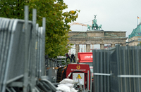 Eine Stadt braucht auch Zäune, zum Beispiel für den Berlin-Marathon.