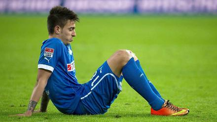 Am Boden. Für Joselu und Hoffenheim geht es nach der Niederlage gegen den VfB erstmals nur noch um den Relegationsplatz 16.
