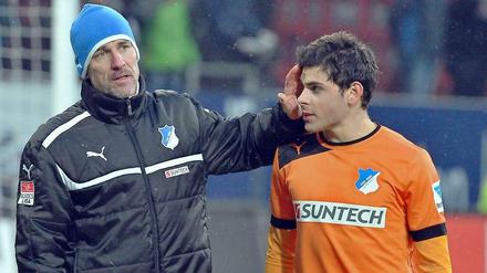 In den Augen von Hoffenheim-Trainer Marco Kurz hingegen war nach der 1:2-Niederlage gegen den FC Augsburg wenig Hoffnung zu finden.