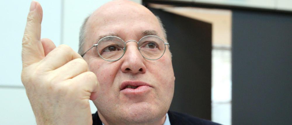 Seit über 20 Jahren streitet sich der Linken-Politiker Gregor Gysi mit den Medien. Auch die neuesten Vorwürfe lässt er presserechtlich prüfen.