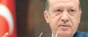 Ankaras Premier Erdogan fordert die Abschaffung der deutschen Sprachprüfungen für Türken. 