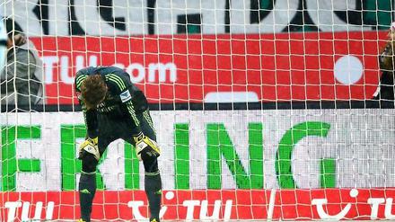 Rene Adler erwischte gegen Hannover 96 einen schlechten Tag - und begünstigte die derbe 1:5-Niederlage gegen den Nordrivalen.
