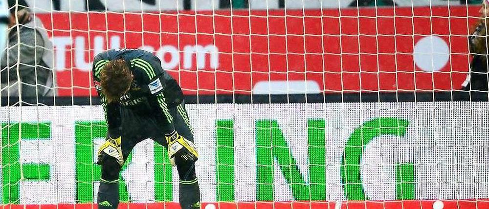 Rene Adler erwischte gegen Hannover 96 einen schlechten Tag - und begünstigte die derbe 1:5-Niederlage gegen den Nordrivalen.
