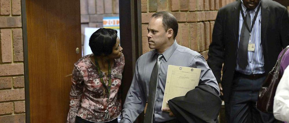 Botha spielte am Mittwoch, dem zweiten Tag der Gerichtsanhörung im Fall Pistorius, eine zentrale Rolle. Nun wird gegen ihn ermittelt: Wegen siebenfachen Mordes.