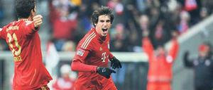 Der Schrei nach dem Tor. Bayerns Javier Martinez (Mitte) jubelt mit seinem Kollegen Mario Gomez über seinen Treffer zum 2:0.