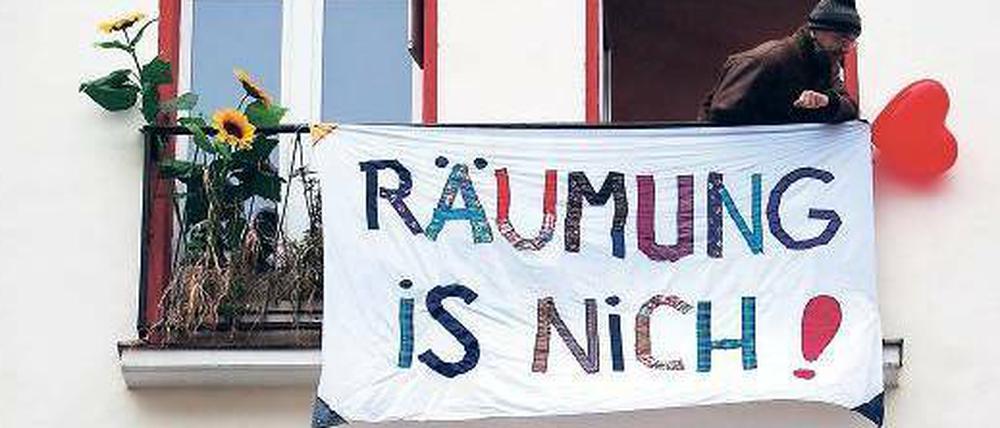 Solidarität in Kreuzberg. Der Protest konnte die Räumung einer Wohnung in der Lausitzer Straße nicht verhindern. 