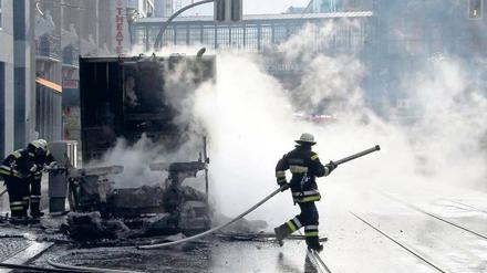 Da ist Dampf drin. Der Streit um Überstunden betrifft gut 2500 der rund 3600 Feuerwehrangehörigen. Foto: dpa