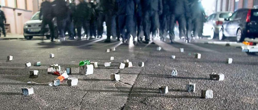 Misstrauen in die Obrigkeit, die Verwaltung, die Politik und die Wirtschaft. In Berlin ist das jede Woche zu besichtigen. Hier ein Foto von den Protestspuren gegen den Polizeikongress in dieser Woche. 