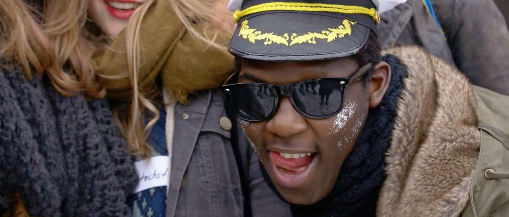 Hipster Ari Garcia hat sichtlich Spaß auf dem Wintercup.