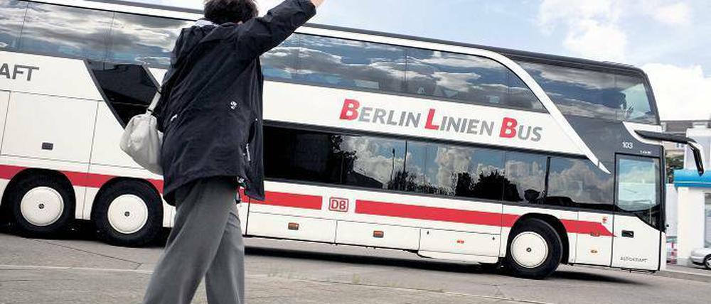 Und tschüss! Als günstiges Verkehrsmittel verbindet der Linienbus bereits seit Jahrzehnten (West-)Berlin mit mehr als 300 Zielorten in Deutschland und Europa.
