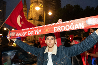 Erdogan-Anhänger nach der Wahl auf dem Kurfürstendamm in Berlin