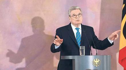 Vor Schülern und Diplomaten. Bundespräsident Joachim Gauck hält im Schloss Bellevue seine erste große Grundsatzrede. 
