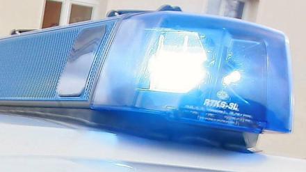 Das blaue Licht: Polizeimeldungen sind ein wichtiges Genre auch bei Tagesspiegel.de. Immer wieder gibt es darüber Debatten, ob die ethnische Herkunft von Tätern und Verdächtigen genannt werden soll oder nicht.
