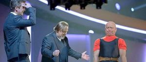 "Spektakulär": Der 66-jährige Reinhold Sack hebt 170 Kilogramm schwere Karts in die Luft. Wow.