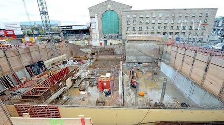 Das Bahnprojekt S21 darf mehr Geld kosten - auf das irgendwann die Baugruben verschwinden.
