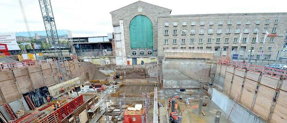 Das Bahnprojekt S21 darf mehr Geld kosten - auf das irgendwann die Baugruben verschwinden.