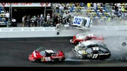 Horror-Crash bei NASCAR-Rennen