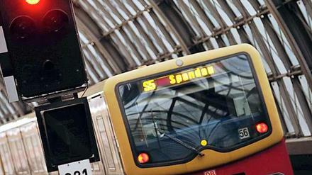 Die Fahrgastzahlen der Berliner S-Bahn steigen: Jetzt müssen die Züge nur noch pünktlich von A nach B kommen.