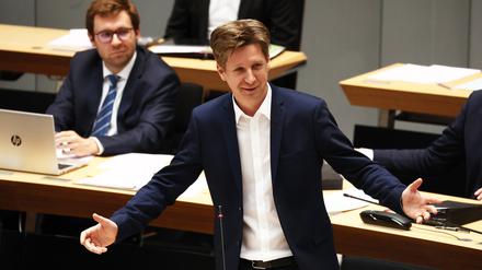 Finanzsenator Daniel Wesener während der Aktuellen Stunde im Abgeordnetenhaus.