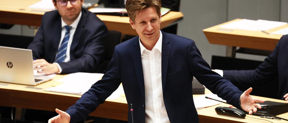 Finanzsenator Daniel Wesener während der Aktuellen Stunde im Abgeordnetenhaus.