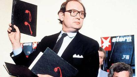Führer Hitler? Am 25. April 1983 präsentierte „Stern“-Reporter Gerd Heidemann die vermeintlichen Hitler-Tagebücher mit den aufgeprägten Initialen „FH“.