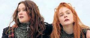 Küssen, kiffen - und gegen die Atombombe demonstrieren. Rosa (Alice Englert) und Ginger (Elle Fanning) sind schon im gleichen Krankenhaus geboren und laufen am liebsten im Partnerlook herum. 
