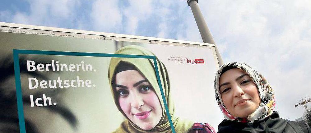 Eine von uns. Die 23-jährige Muna Lekesiz aus der Türkei hat seit 1994 einen deutschen Pass. Die Einbürgerung war damals die Entscheidung ihrer Eltern. Die junge Frau steht dazu: „Ich bin hier geboren und aufgewachsen.“ Foto: dpa