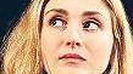 Julie Gayet spielt die Chansonsängerin Silvie. 