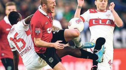 Zum Schreien. Beim 0:0 gegen Stuttgart ließ 96 um Konstantin Rausch (Mitte) wichtige Punkte für die erhoffte Europa-League-Qualifikation liegen.Foto: dpa