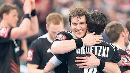 Unbeständig. Die deutschen Handballer um Michael Haaß und Patrick Groetzki können an guten Tagen jeder Mannschaft gefährlich werden. Nur kann das Team diese Form nicht regelmäßig abrufen.
