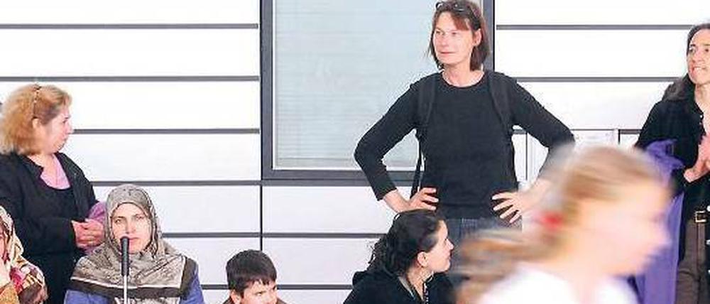 Aktiviert. Berliner Eltern fiebern mit bei einem Sponsorenlauf für die Verschönerung des Schulhofs.