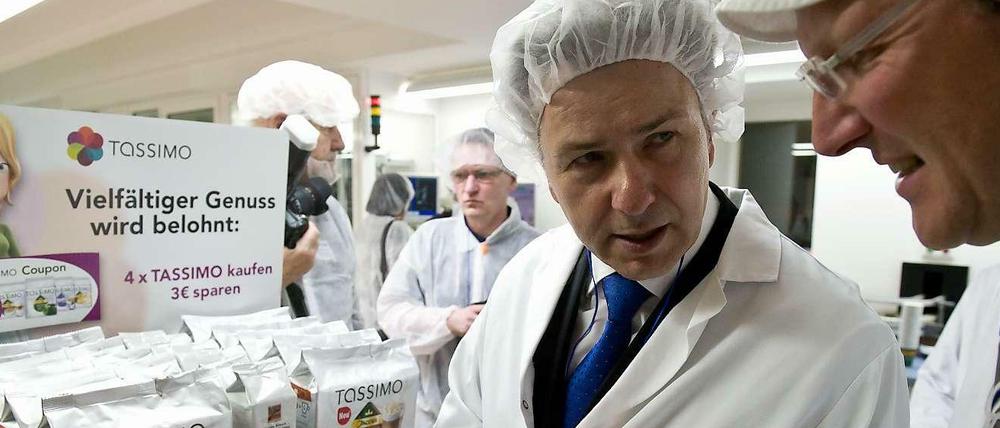 Auch der Regierende war schon mal da: Klaus Wowereit war bei einem Jacobs-Werksbesuch 2011.