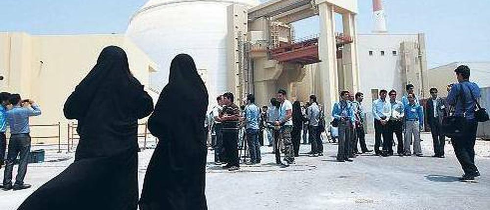 Gut bewacht. Wie hier in Buschehr legt Teheran großen Wert darauf, dass seine Atomanlagen vor neugierigen Blicken verborgen bleiben. Der Iran wird verdächtigt, heimlich Nuklearwaffen zu entwickeln. Foto: dpa