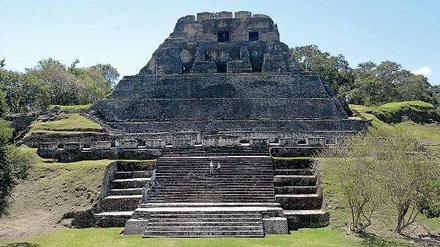 Maya-Ruinen in Belize. Wie dieser Tempel in Xunantunich sind die Reste der alten Kultur unschwer als solche zu erkennen.