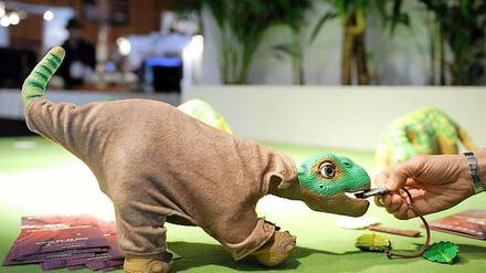 Der Dinosaurier-Roboter kam 2007 auf den Markt, er interagiert mit Menschen. Er schnappt etwa wie ein Hund nach einem Gegenstand und gibt ihn spielerisch nicht wieder her.