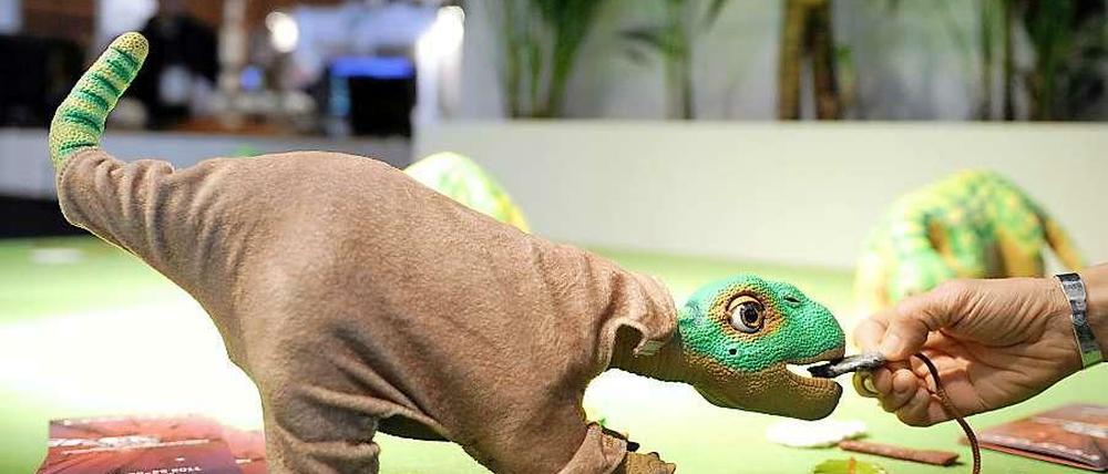 Der Dinosaurier-Roboter kam 2007 auf den Markt, er interagiert mit Menschen. Er schnappt etwa wie ein Hund nach einem Gegenstand und gibt ihn spielerisch nicht wieder her.