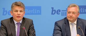 Polizeipräsident Klaus Kandt (l.) und Innensenator Frank Henkel (CDU) stellten am 15. April die Polizeiliche Kriminalitätsstatistik vor. 