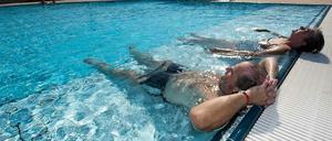 Ein so schönes Außenbecken wie dieses in Bayern hätte das Stadtbad Tiergarten bekommen können. Nun wird es wohl doch eher nur ein kleiner Wasserspielplatz.