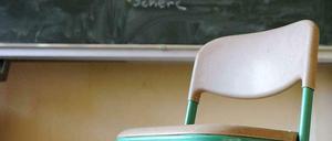 Bald könnte der Platz vor der Tafel in Berlin noch öfter frei bleiben. Wegen eines zusätzlichen freien Tages für Lehrer könnte es bald 150.000 Vertretungsstunden mehr geben.