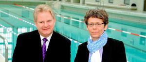 Ole Bestedt Hensing und Annette Siering am Schwimmbecken