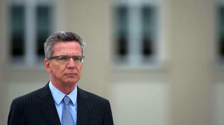 Minister mit Problem. „Dann heißt es hinterher, der Kerl hat die Öffentlichkeit belogen“, verteidigt Thomas de Maizière sein Vorgehen.